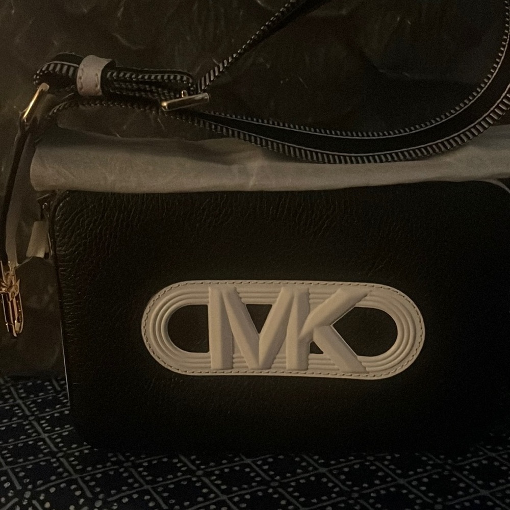 CROSSBODY BRAND NEW